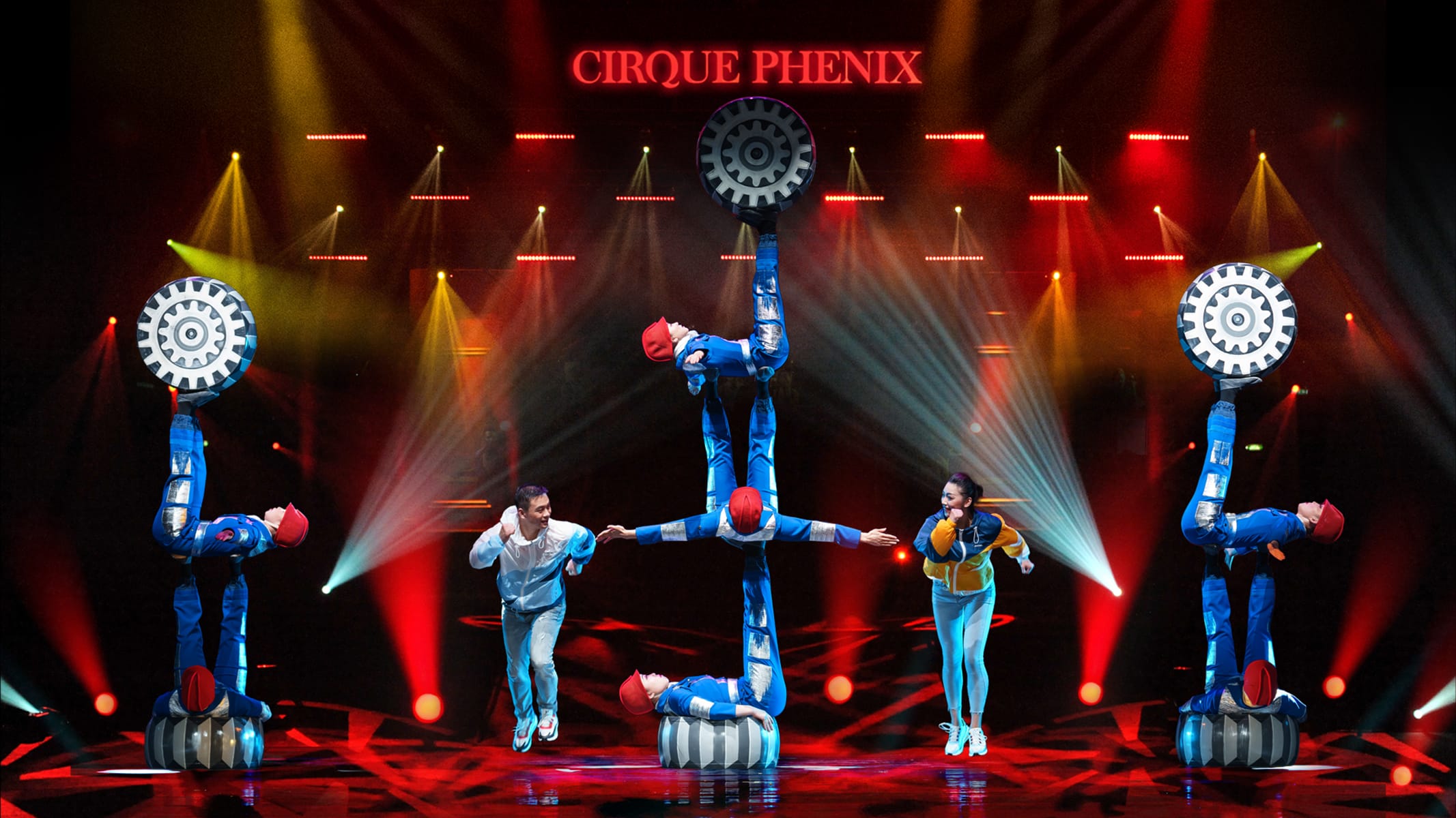 Les Jeux du Cirque au Cirque Phénix par les Étoiles du Cirque de Pékin. Numéro d'antipodisme avec altères