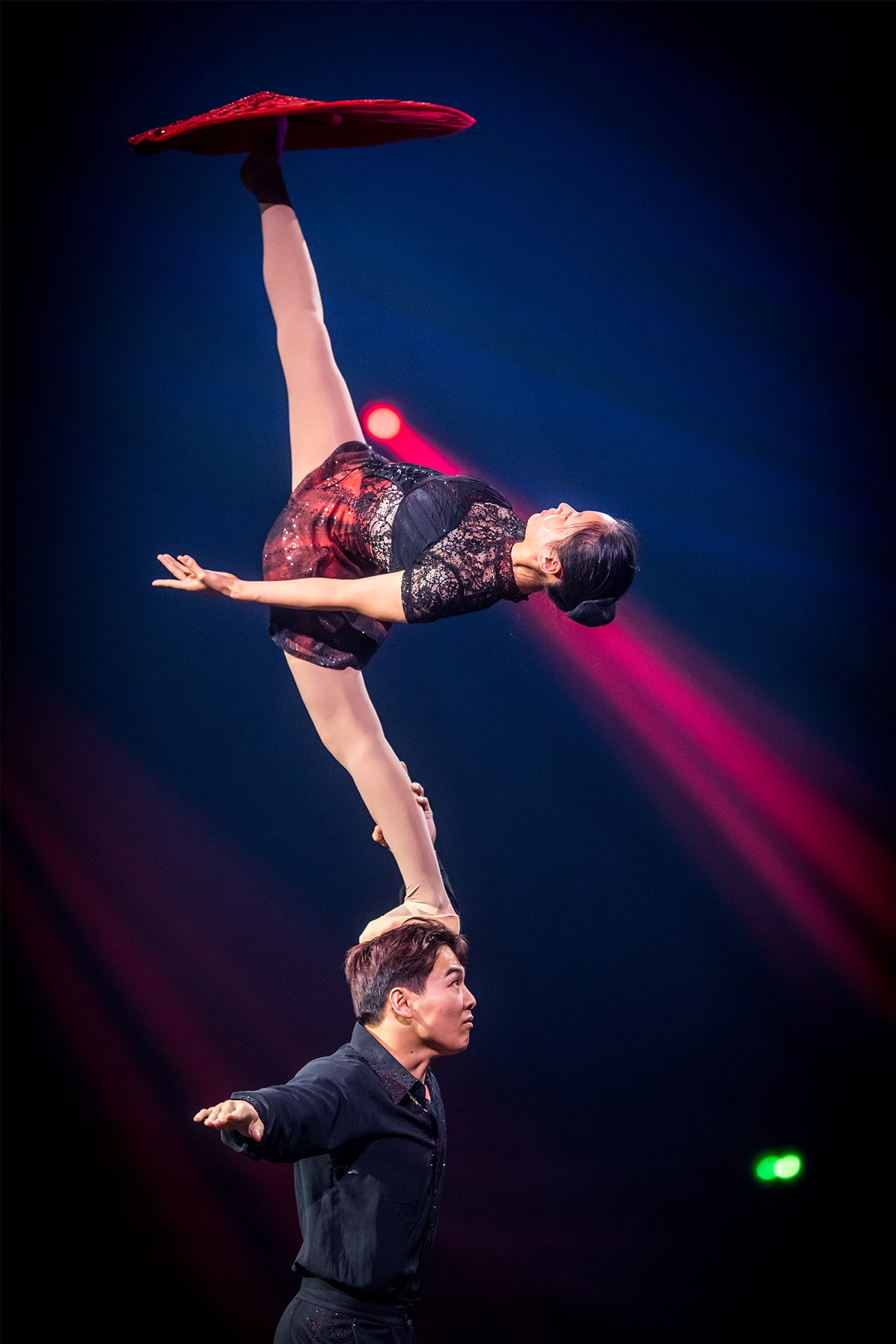 Millesime Cirque Phenix Tango Acrobatique